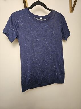 Lululemom Size 4 Navy Speckled Crew Neck Tee
